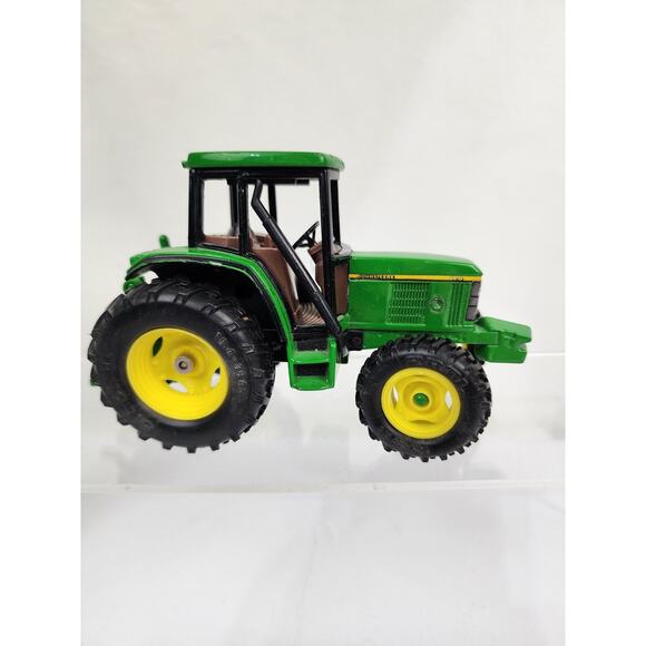 John Deere Licensed Die Cast Green Tractor G410 - D0517YL01 1/64 - Picture 1 of 5
